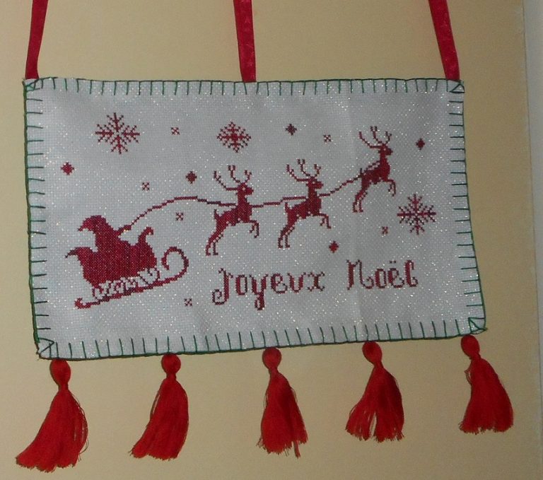 Grille point de croix - Fenêtre cadeaux de Noël - Les petites croix de Lucie