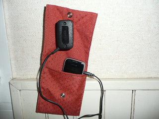 un petit tutoriel pour réaliser une pochette de rangement pour chargeur de  portable 